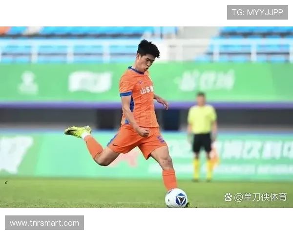 足球球星穿假球鞋事件曝光 球迷热议真伪背后暗藏的商业玄机